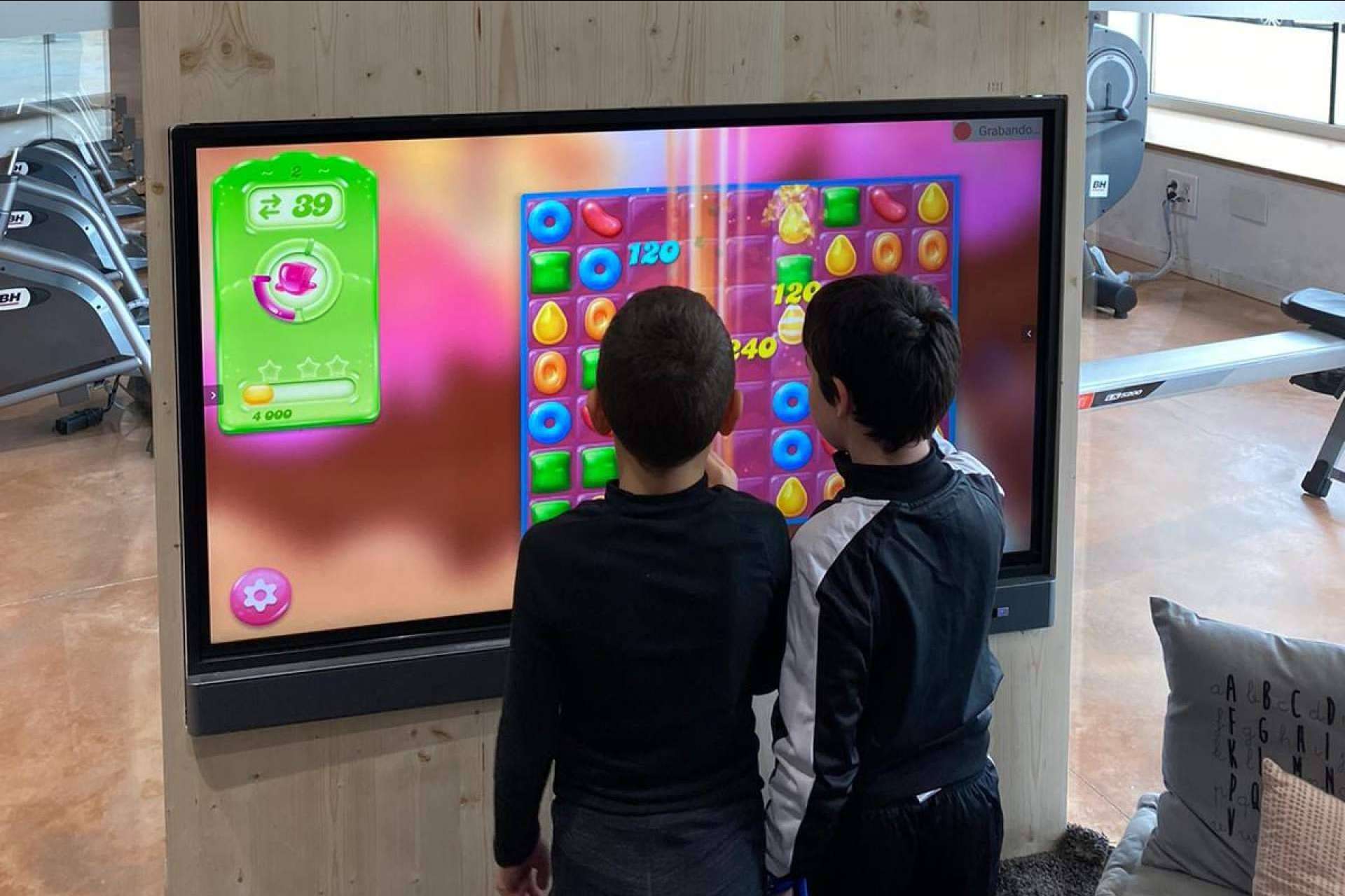 Recubik ofrece la solución de cartelería digital a Eurofitness