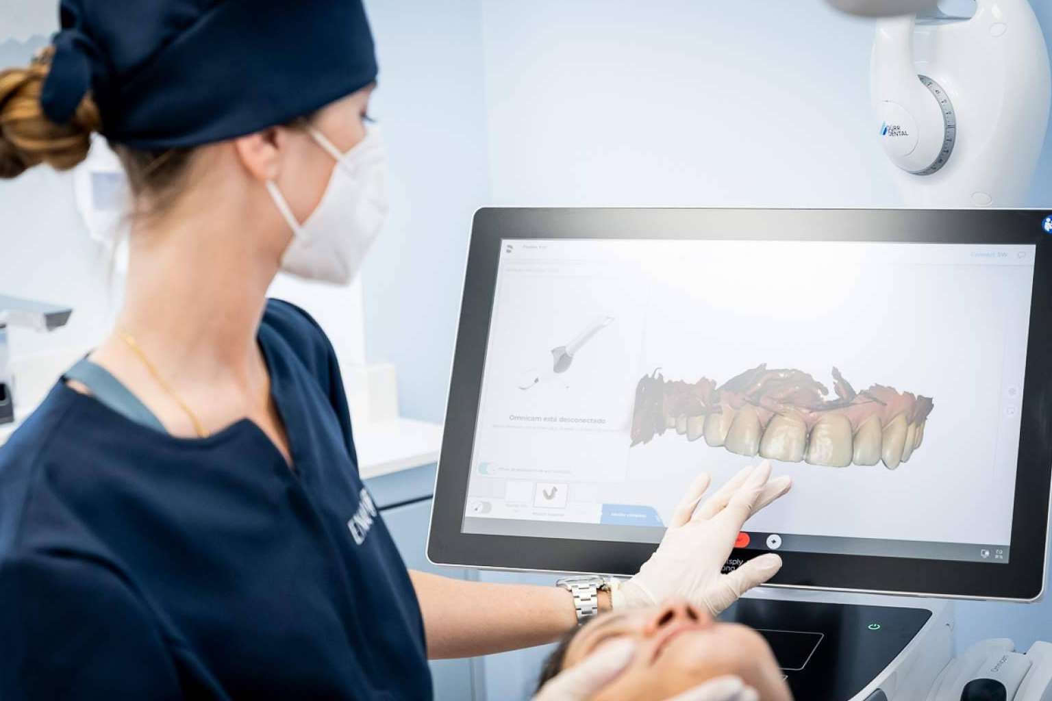Clínica Eniq, un centro de estética dental que destaca por su gran equipo de profesionales y su aparatología de última generación