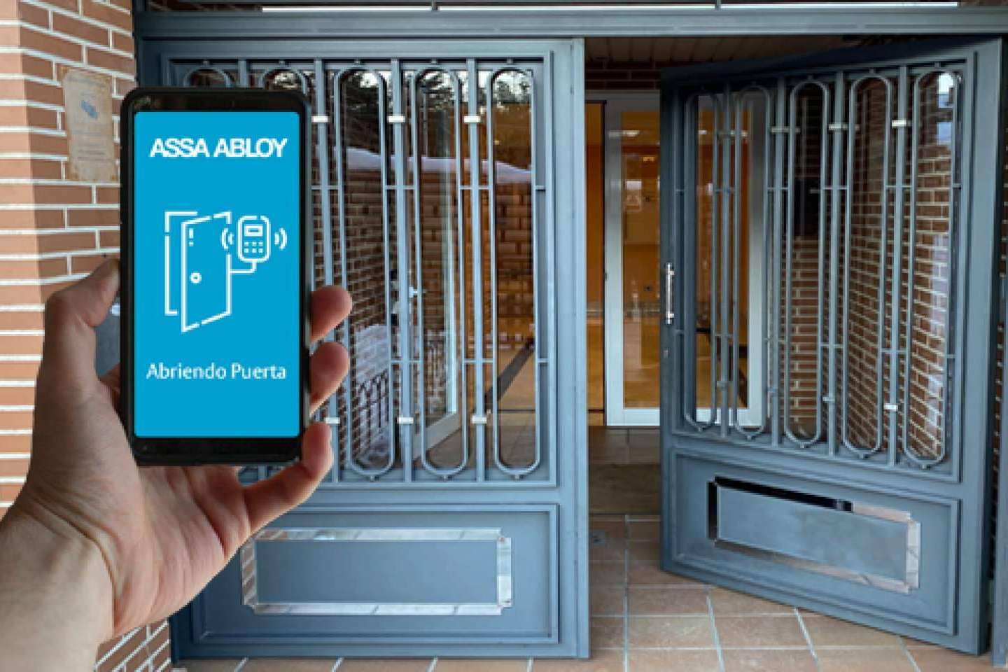 ASSA ABLOY y sus servicios de automatización de puertas residenciales