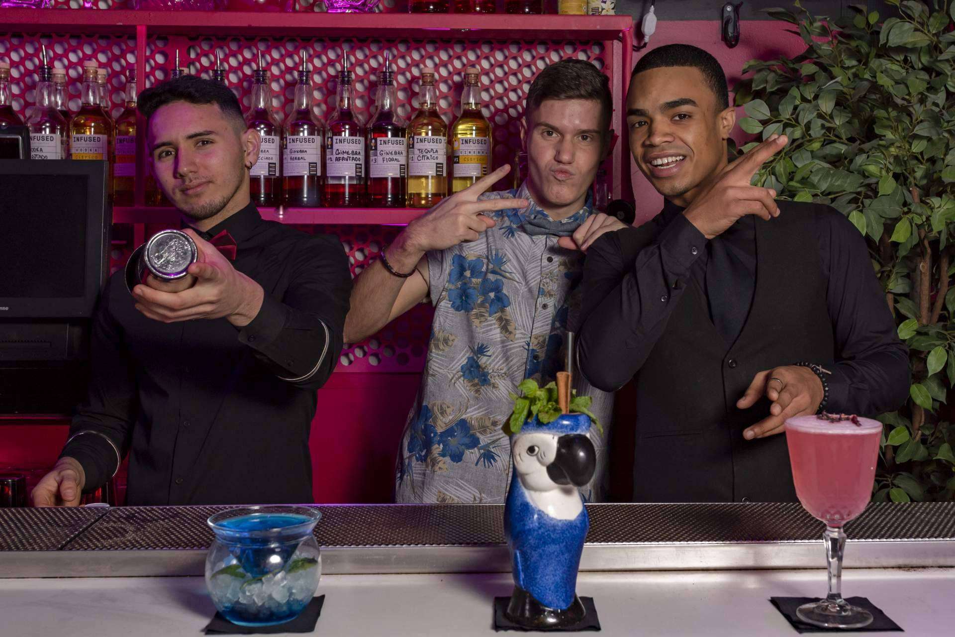 ESCOM, el flair bartending está de moda