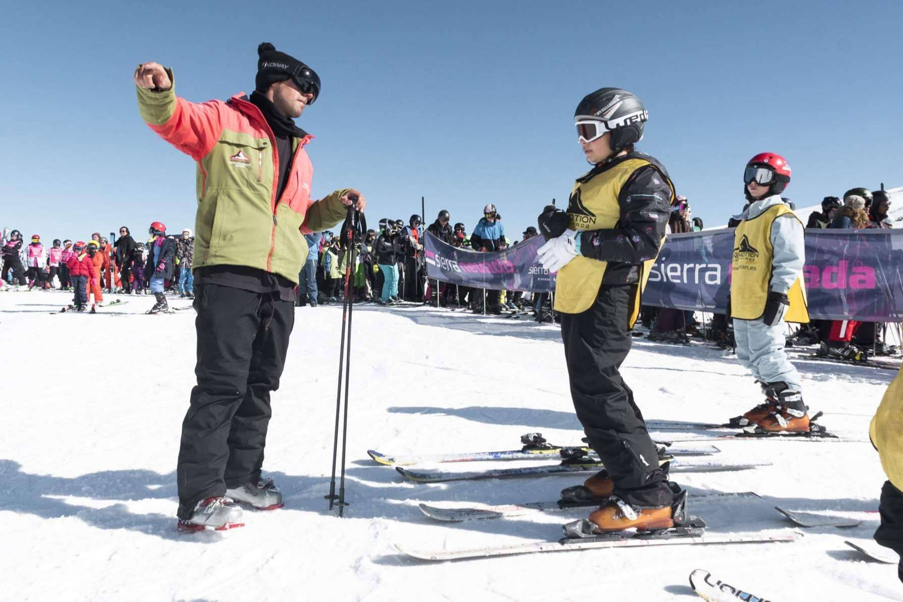 Clases y alquiler de equipos de esquí y snowboard en Sierra Nevada de la mano de Snowmotion