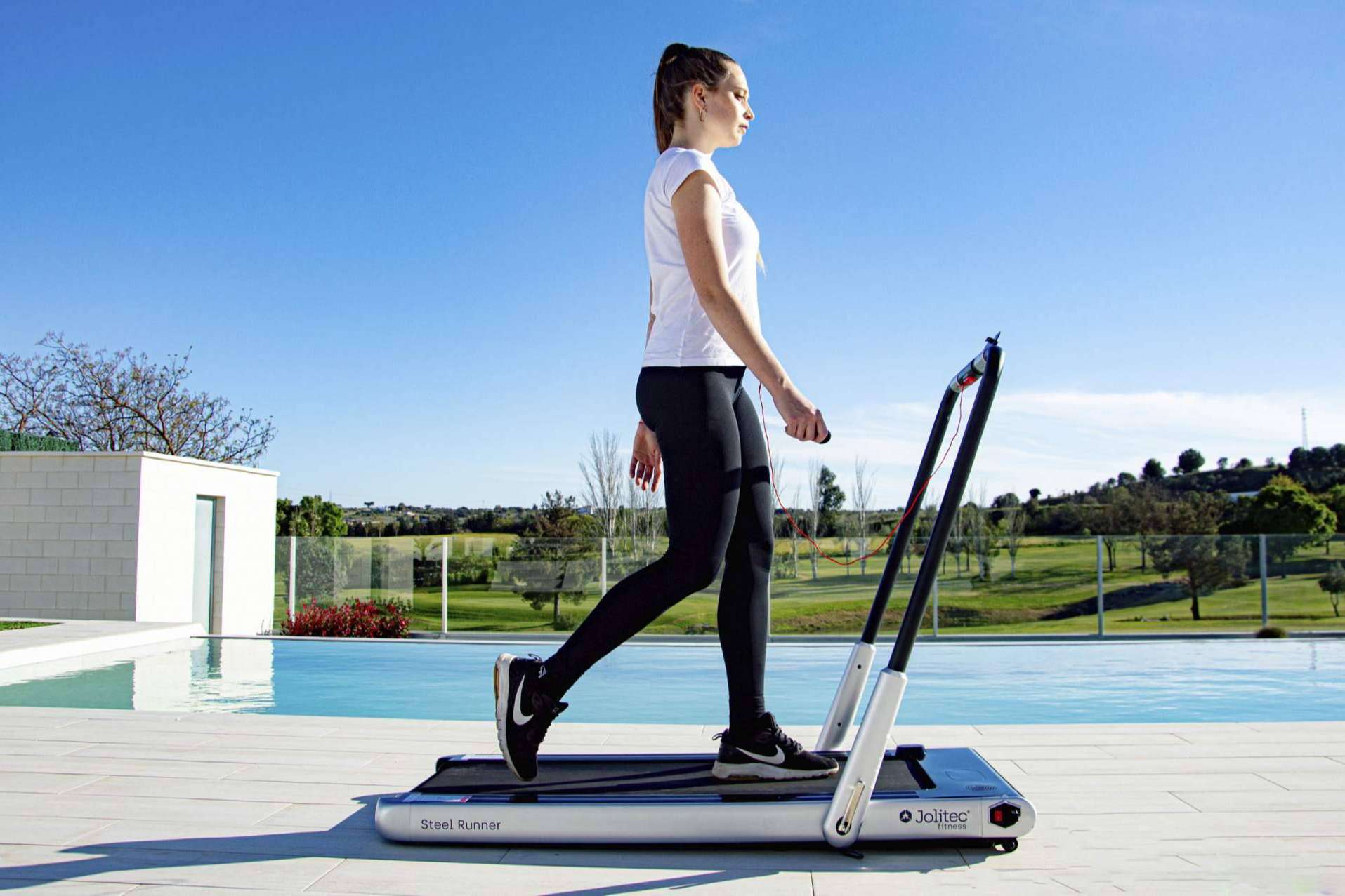 Jolitec ofrece cintas de correr y bicicletas de spinning para entrenar en casa