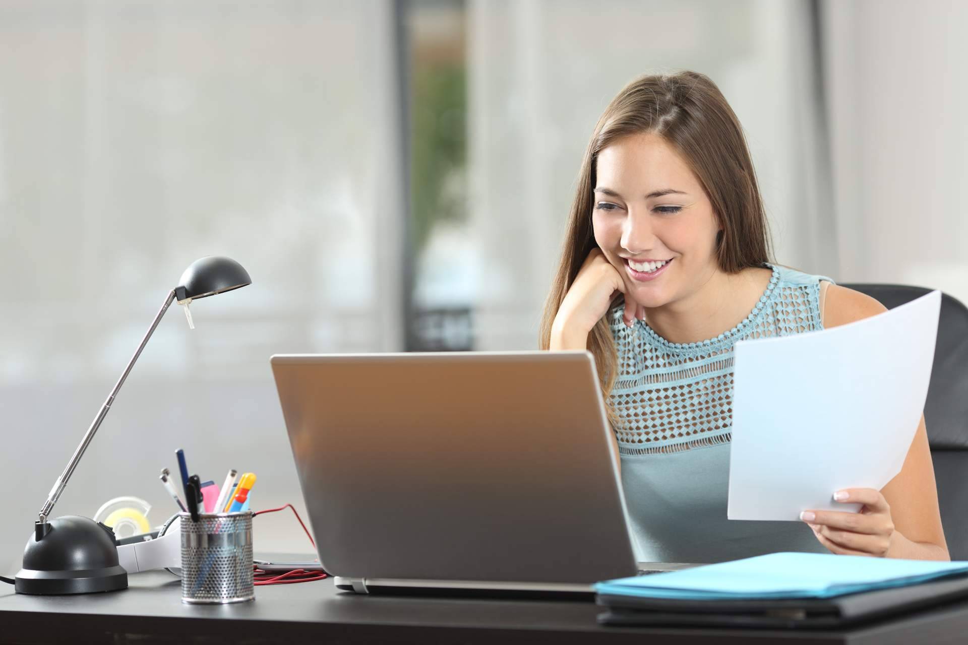 Consultar bolsas de trabajo y oposiciones para docentes en toda España, gracias a AFOE