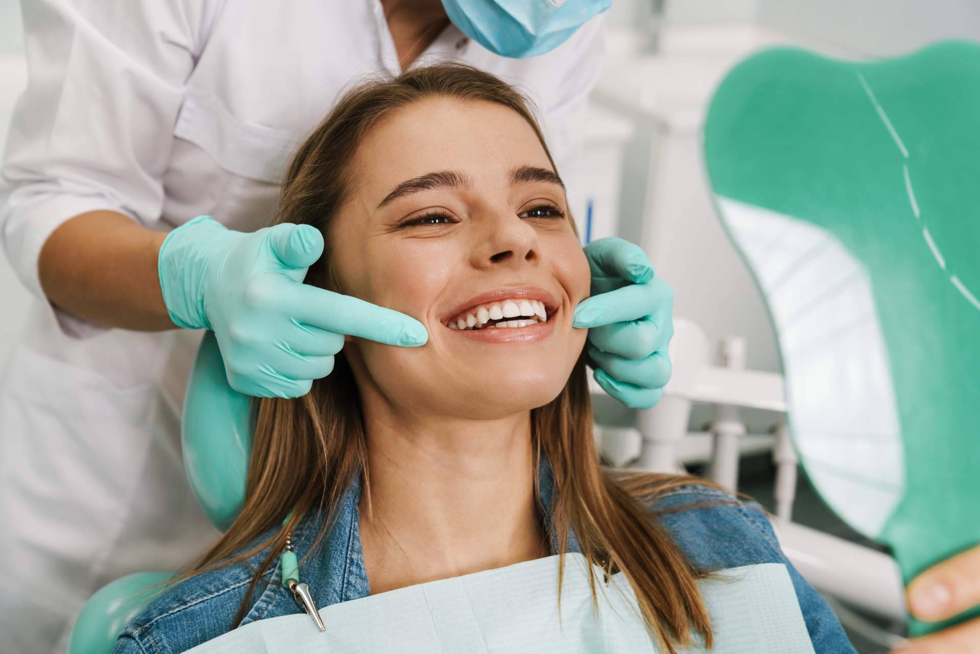 Tratamiento para la periodontitis de la mano de Clínicas Dentalbell