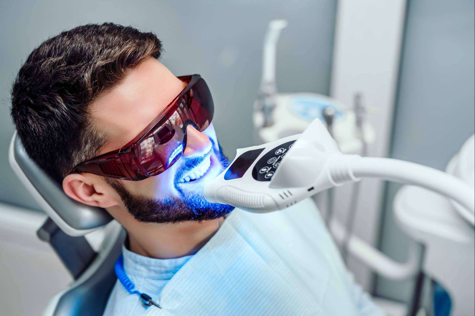 Qualident brinda tratamientos de estética dental en Collblanc para recuperar la sonrisa