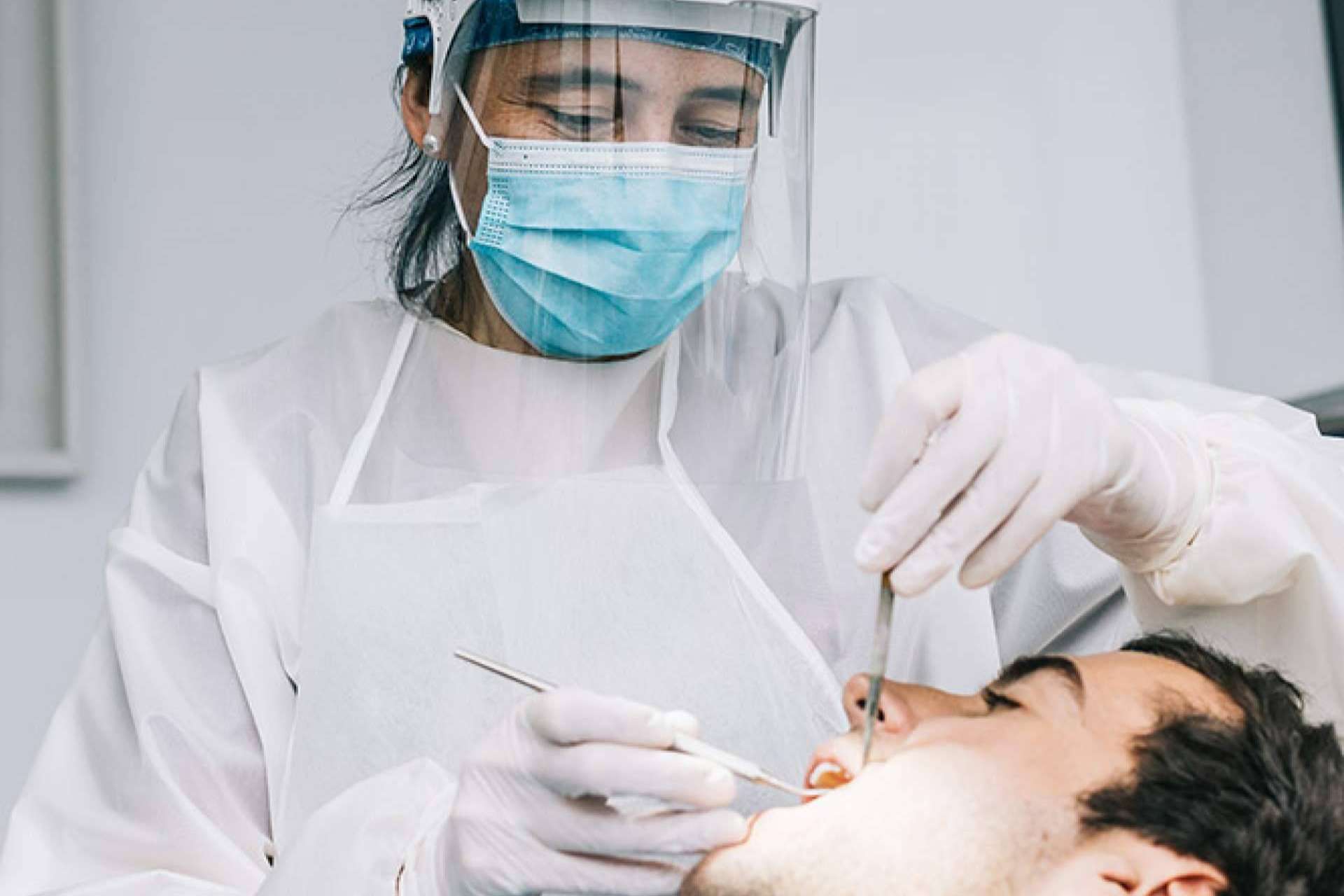 Los implantes dentales y sus ventajas, por Clínica Sanzmar