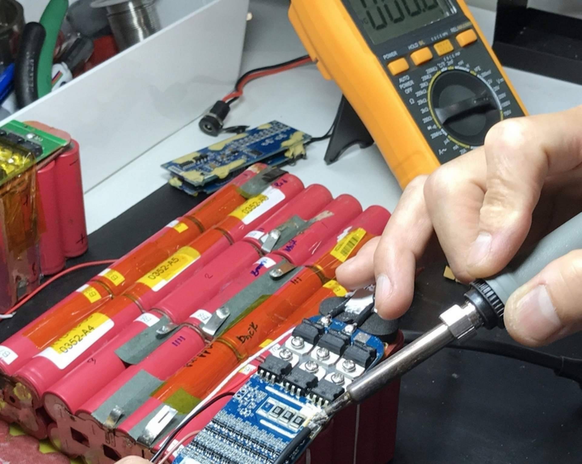 Servicio de reparación de patinetes eléctricos y repuestos de patinetes eléctricos de la mano de Arréglatelo