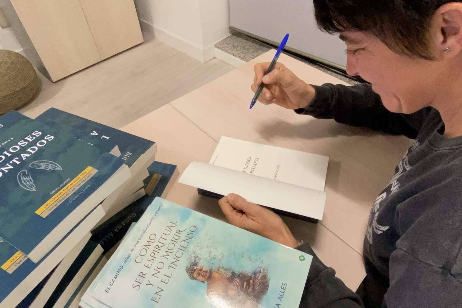 ¿Se puede escribir autoayuda en formato novela?, Los Dioses atontados