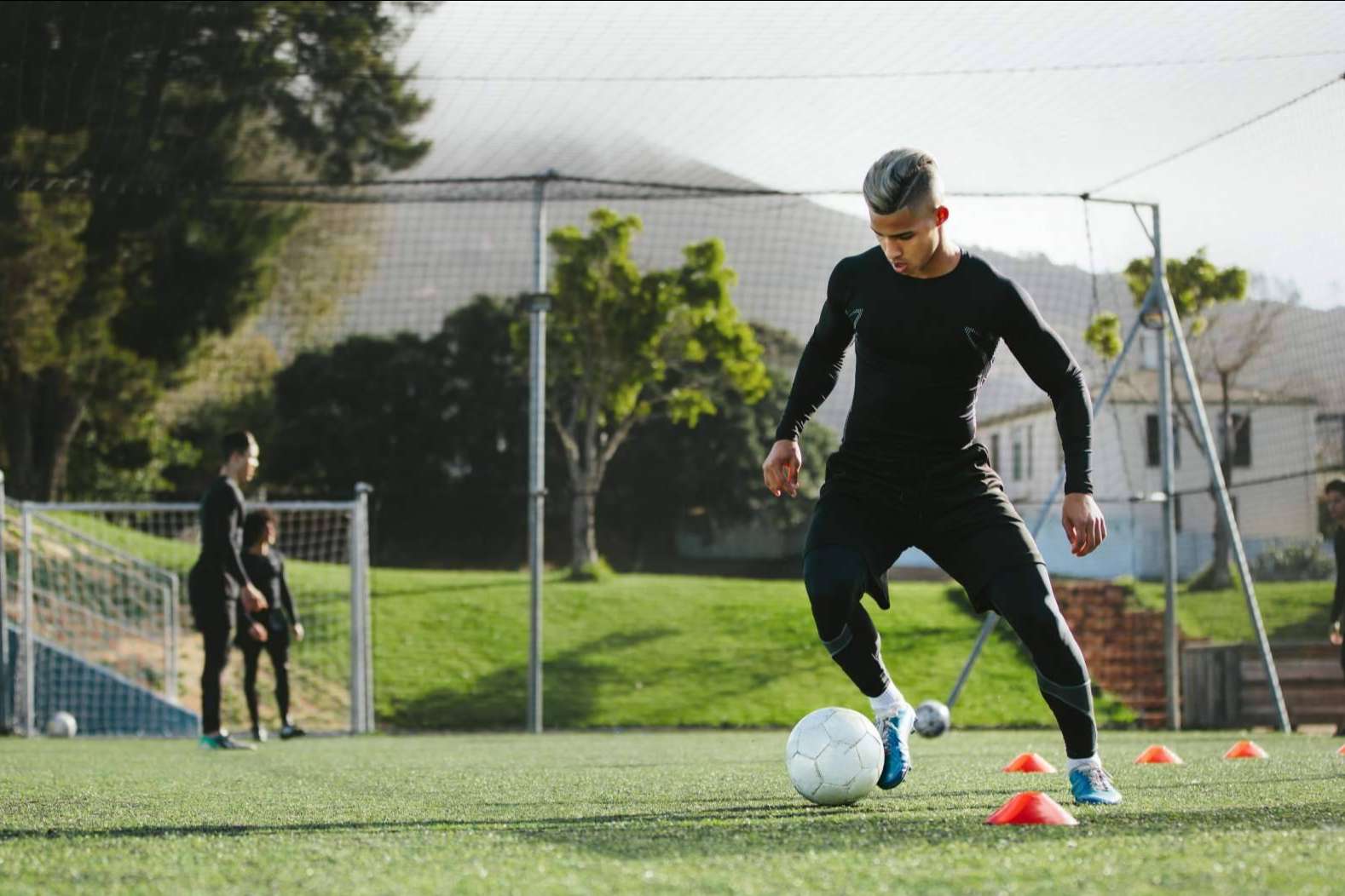 Encontrar clínica de fisioterapia en Madrid para futbolistas a través de EvoluteSoccer.com