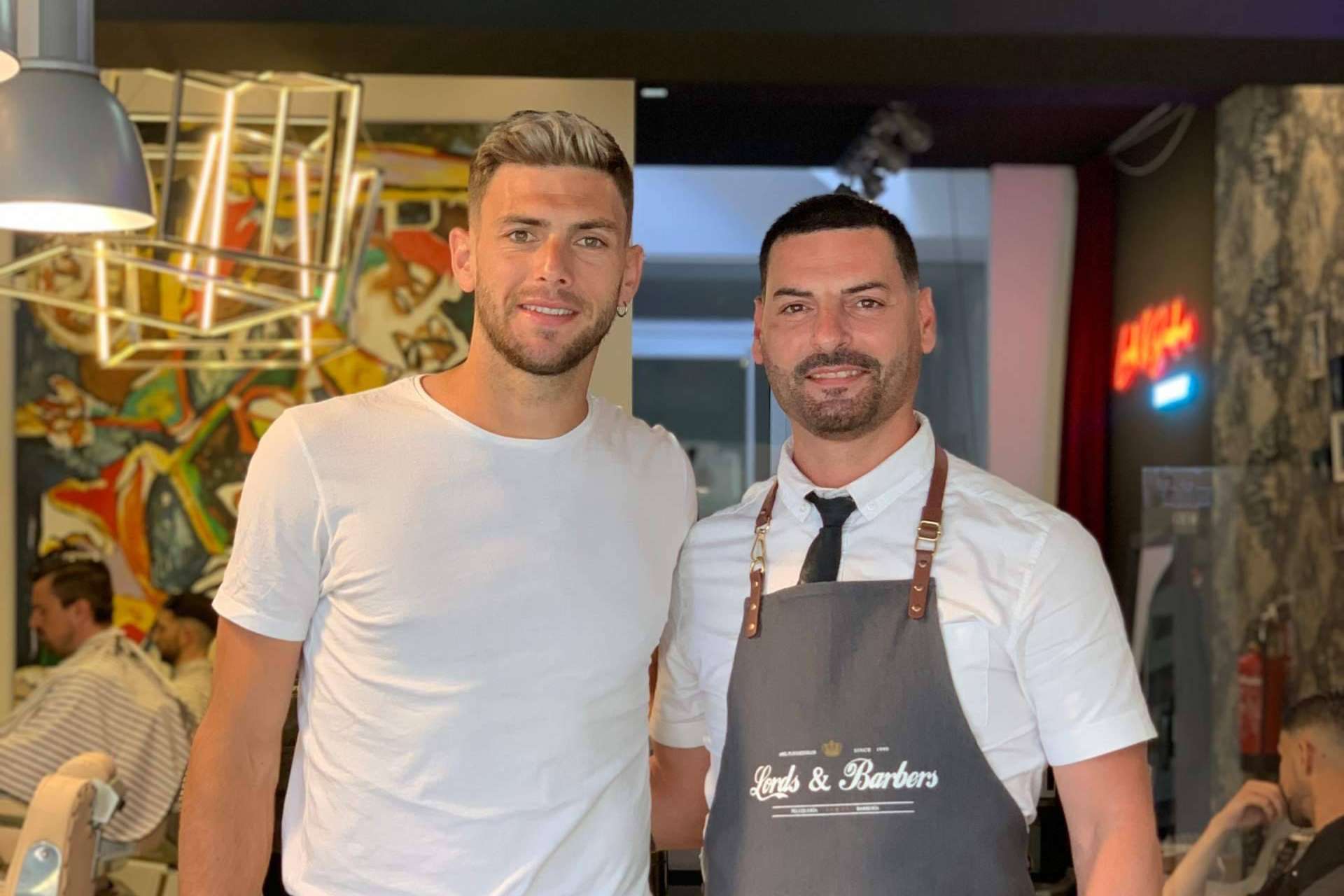 Algunos de los jugadores de fútbol que han marcado tendencia en los peinados han acudido a Lords & Barbers