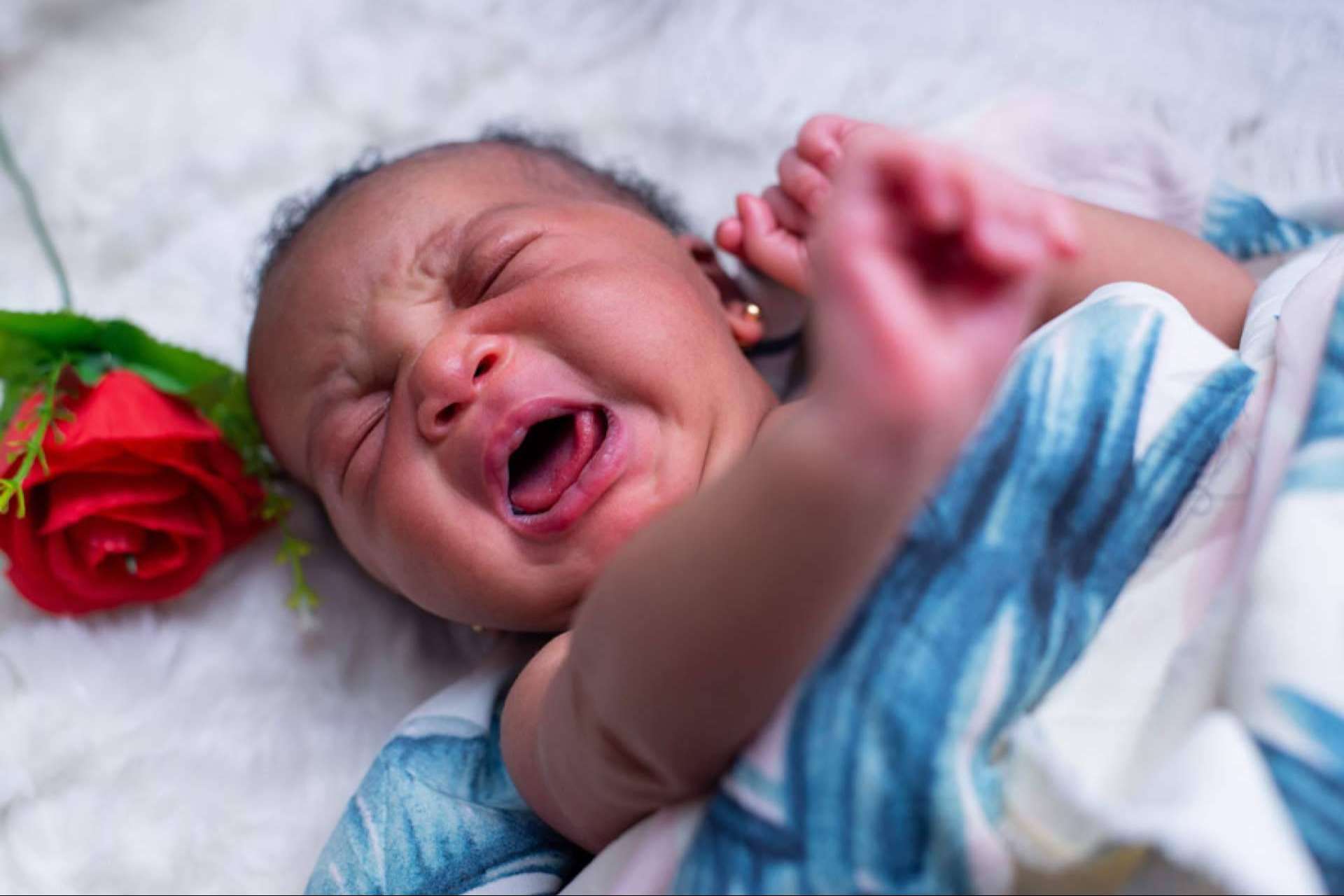 ¿Cómo deben actuar los padres y madres cuando su bebé llora mucho? Por Baby Shhh!