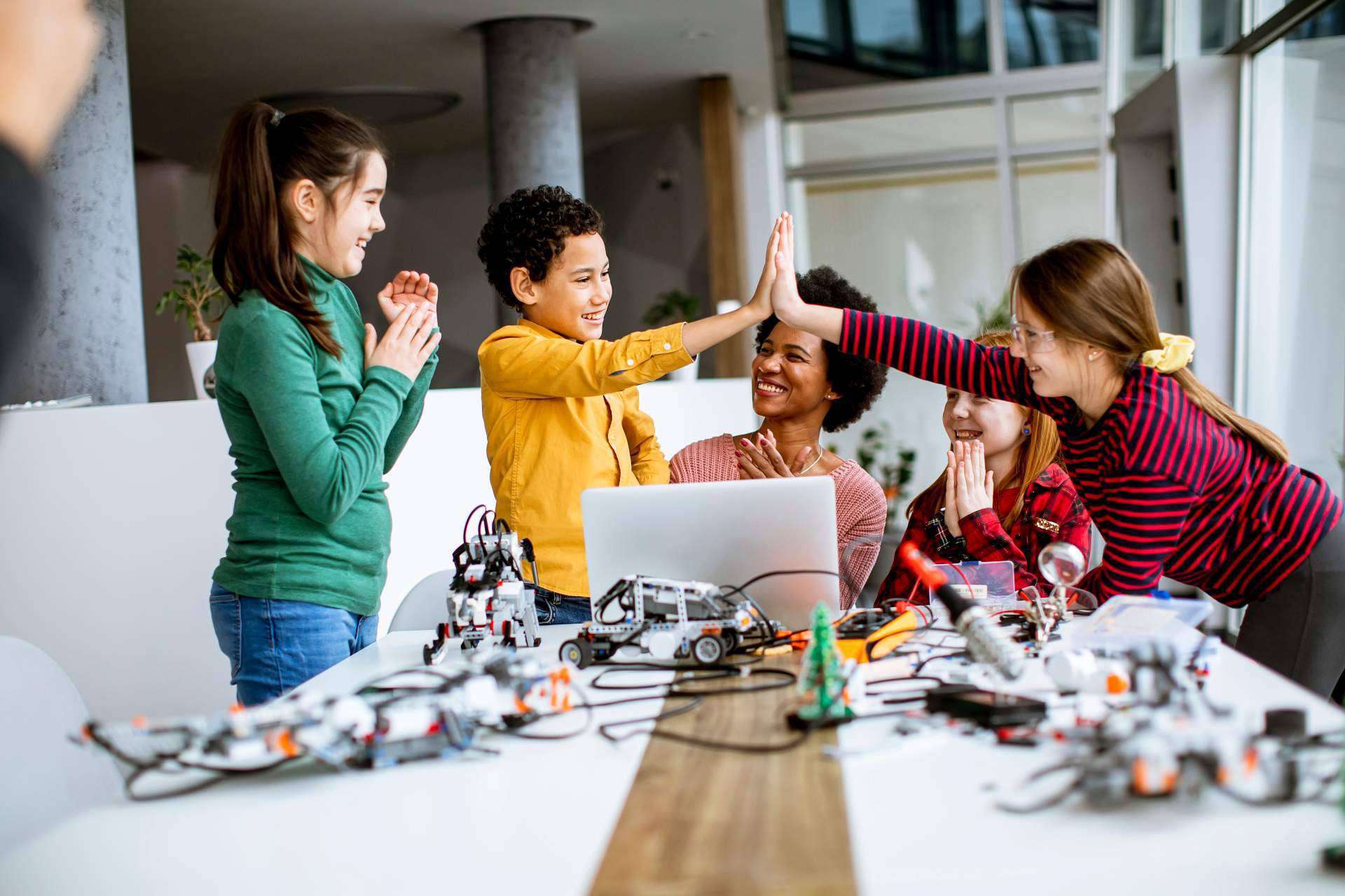Code2brain, las ventajas de preparar a los hijos para el futuro digital con cursos de programación para niños