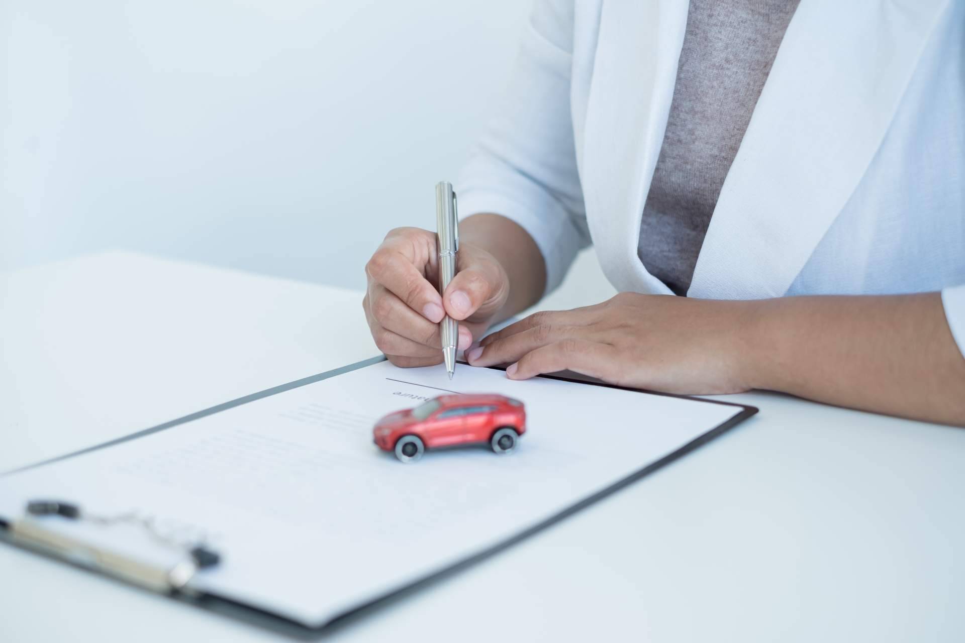 Dar de baja un coche con los servicios de recogida gratuitos y la gestión de Compramos Tu Siniestro