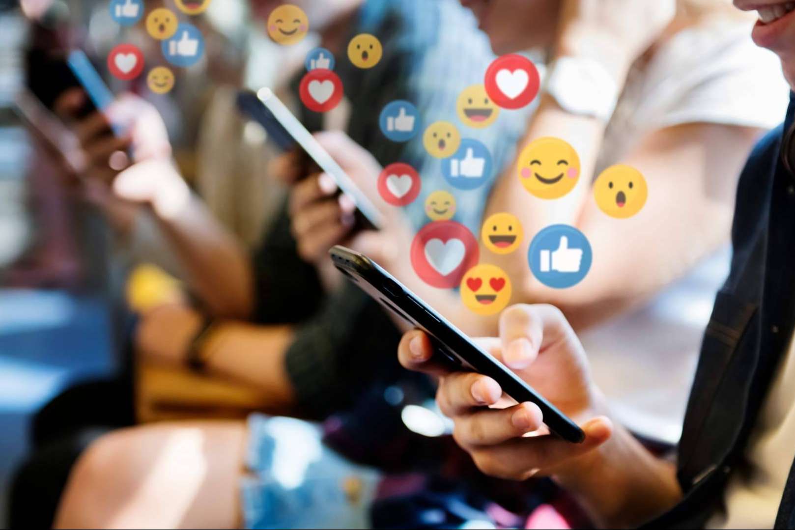 ¿Por qué es importante tener presencia en social media para captar clientes?, por RoCX Marketing