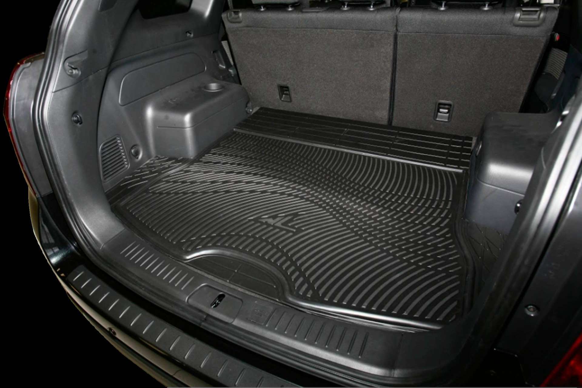Extenso catálogo de protectores de maletero con bordes en Distribuciones Cantelar