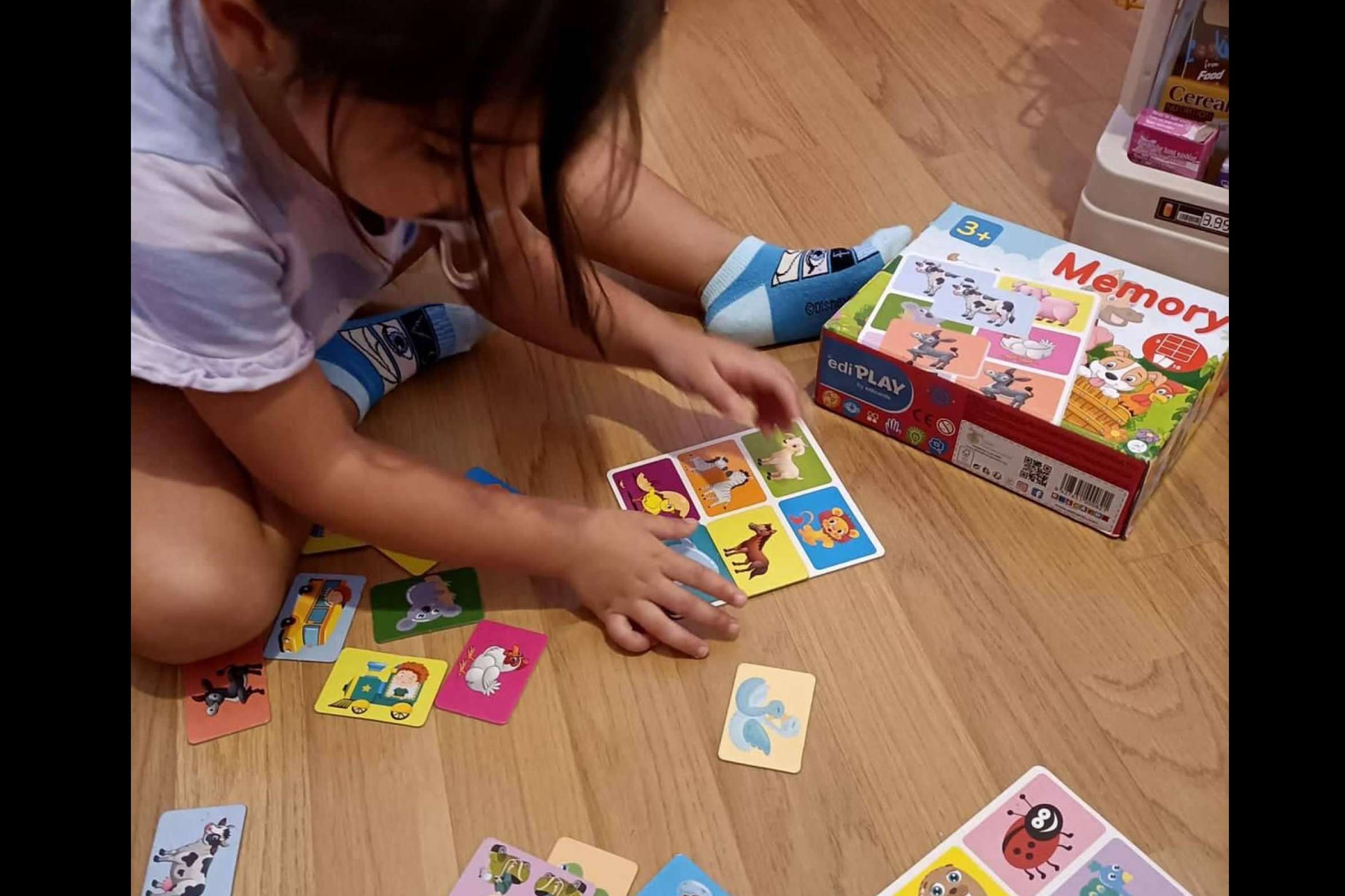 Disfrutar del ambiente familiar con sus puzzles y juegos educativos de Edicards