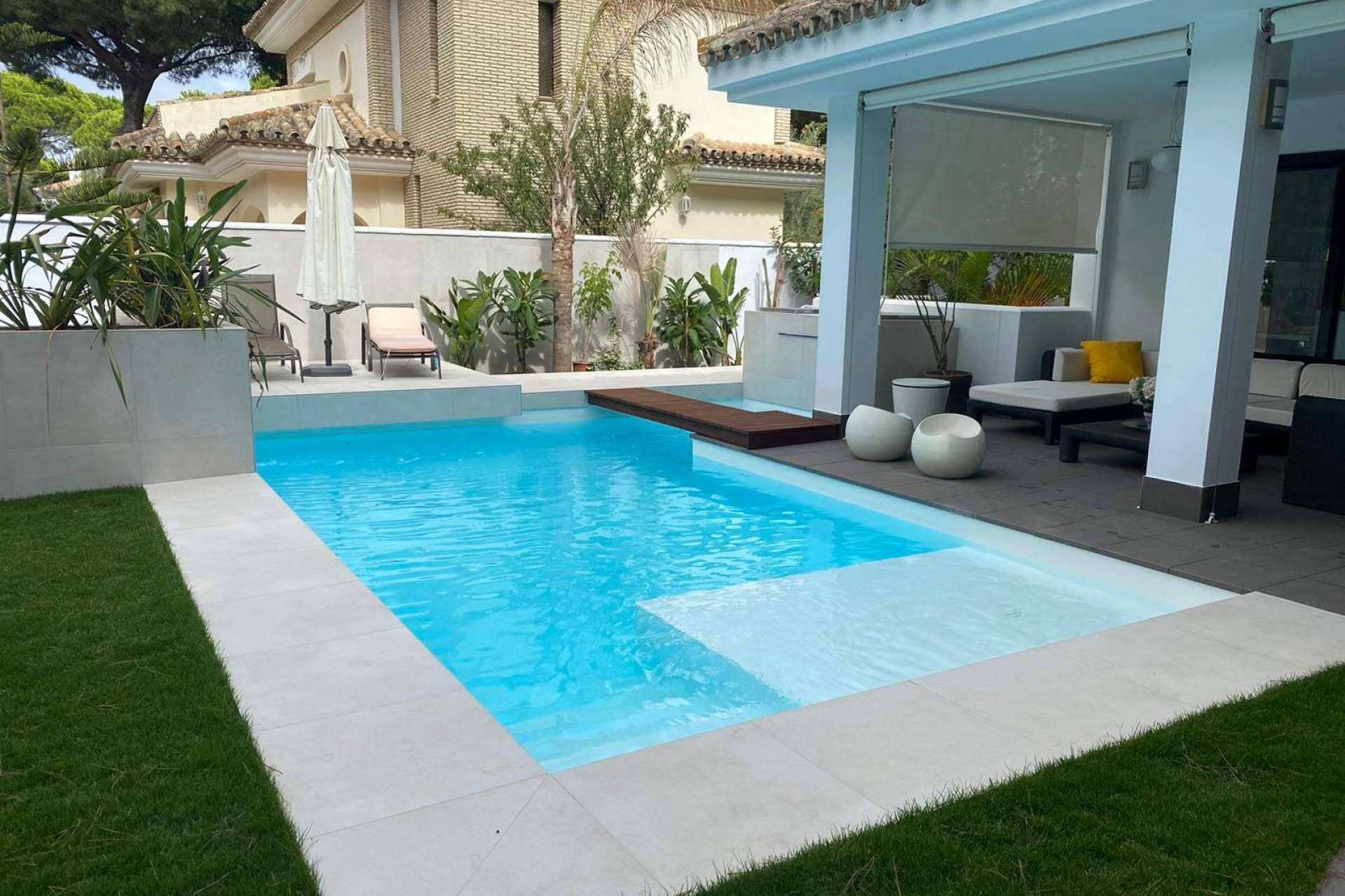 La especialista en construcción de piscinas, Esencial Pool se expande a Francia y Portugal