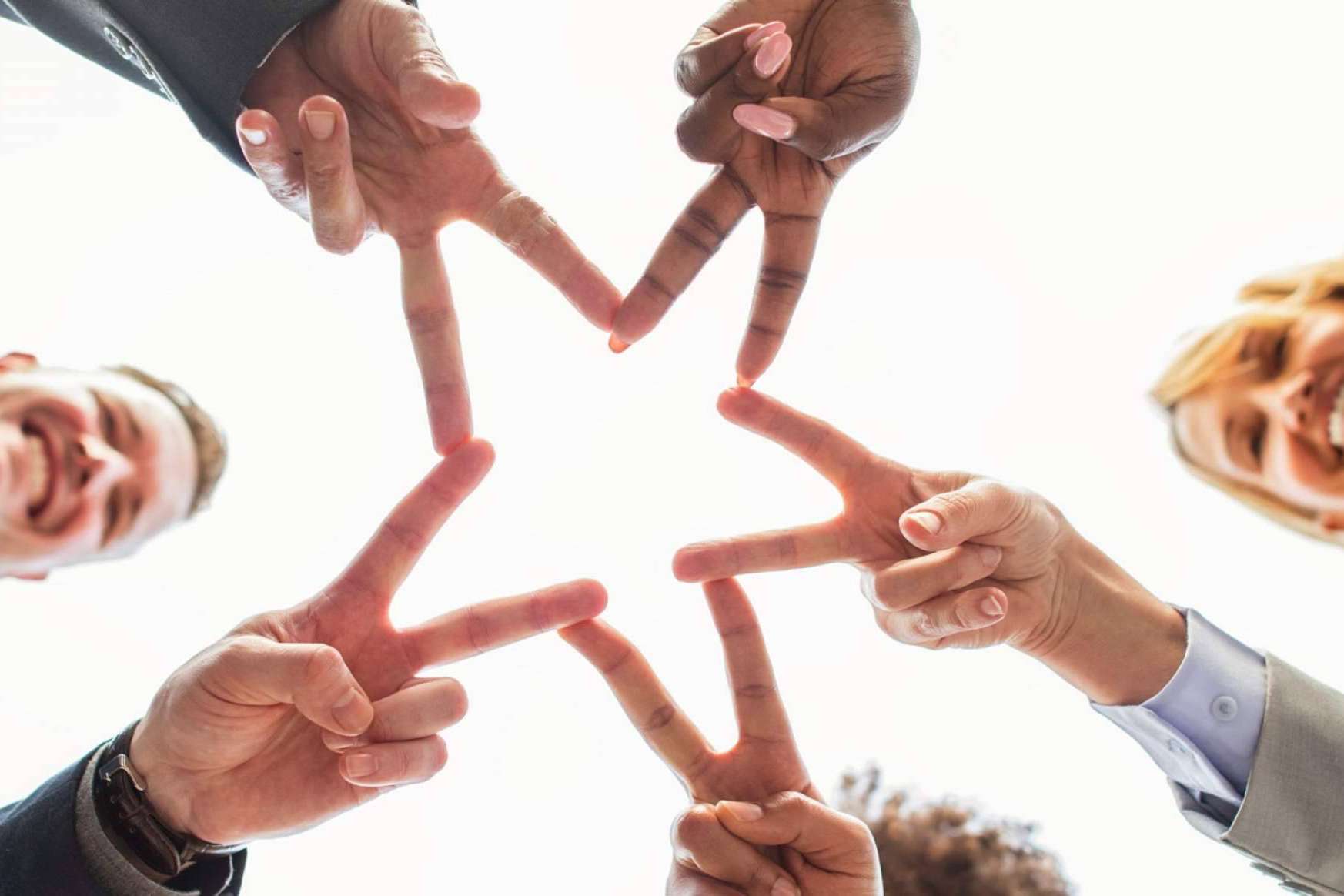 ¿Oficina o montaña? Las 5 bondades de trabajar en equipo