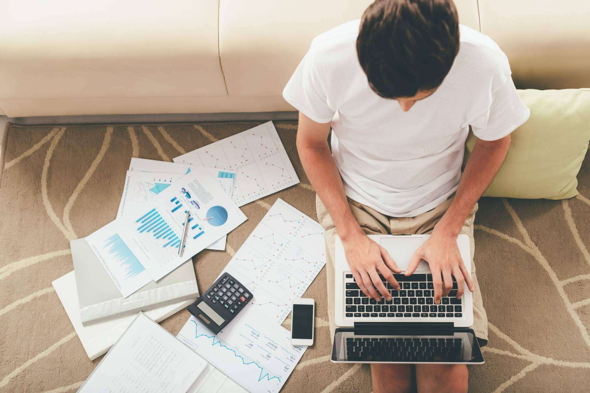 Darse de alta autónomo y facilitar todos los trámites con el soporte de un gestor online, por Entre Trámites
