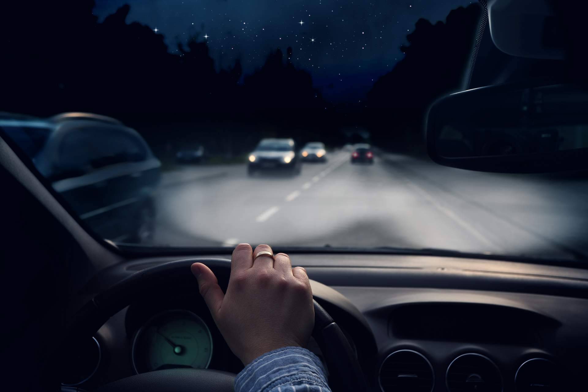 SF Motor Premium ofrece consejos y explica los riesgos y beneficios de conducir de noche