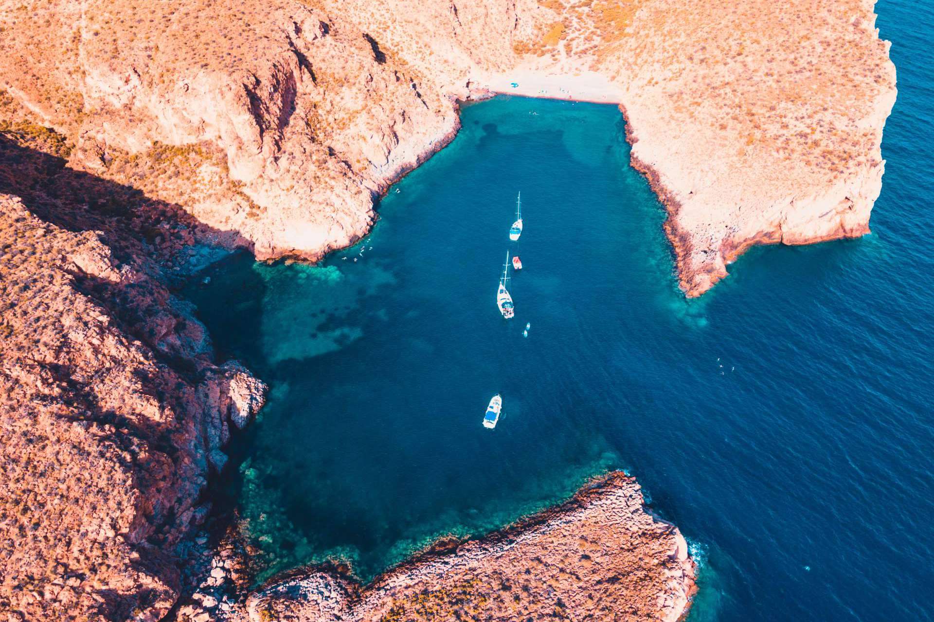 El auge de alquiler de veleros para disfrutar de unas vacaciones en el mar