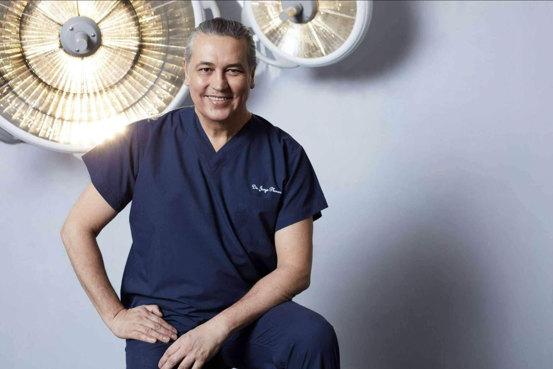 El Dr. Jorge Planas lleva a cabo la rinoplastia ultrasónica