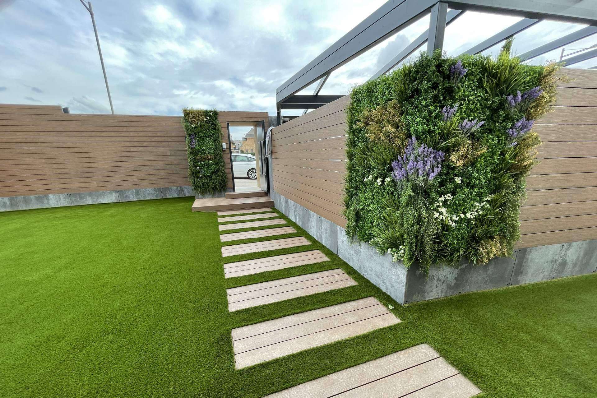 Jardines verticales artificiales de Ingrass para llenar de frescura los espacios