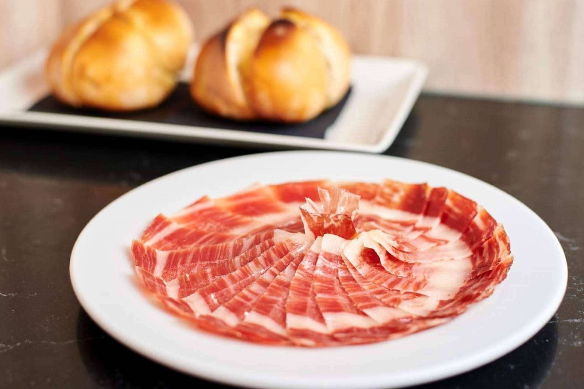 Tradición artesana en jamones ibéricos de gran calidad con La Abadía