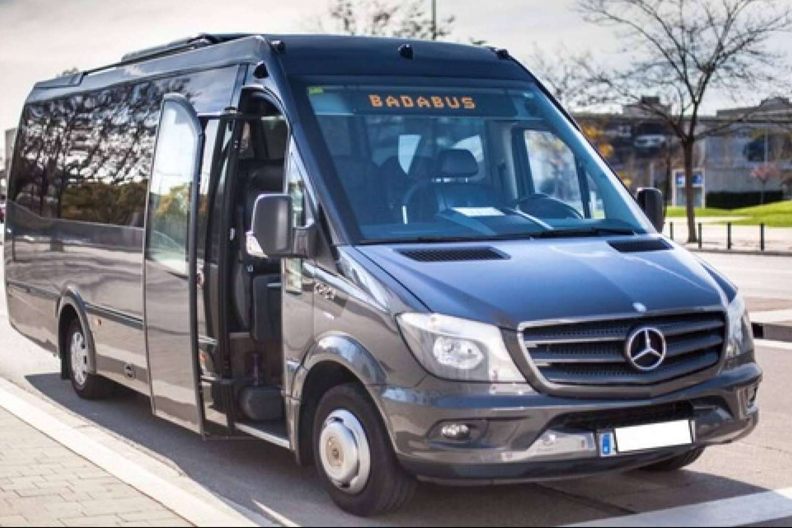 ¿Qué actividades se pueden realizar con un minibus vip?, por Badabus