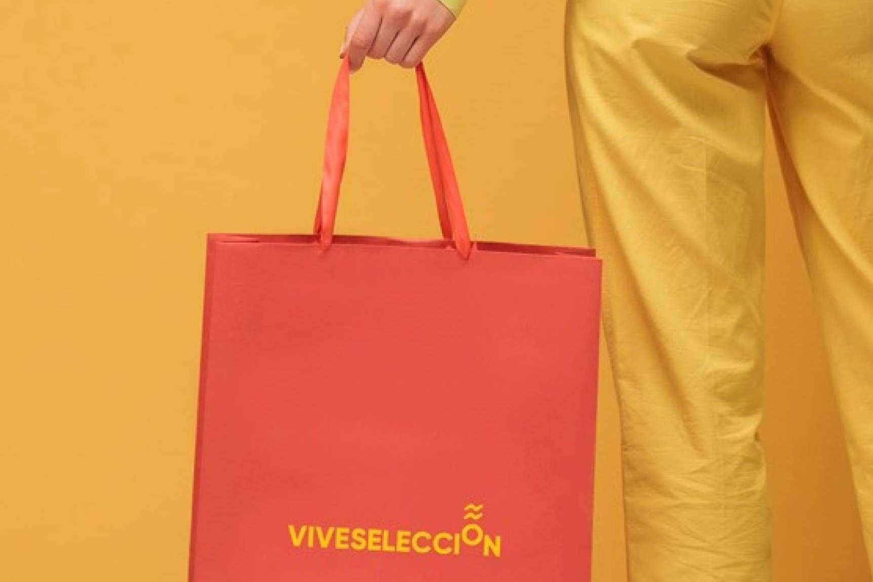 La tienda online ViveSelección dispone de ropa oficial de las selecciones españolas de fútbol y fútbol sala