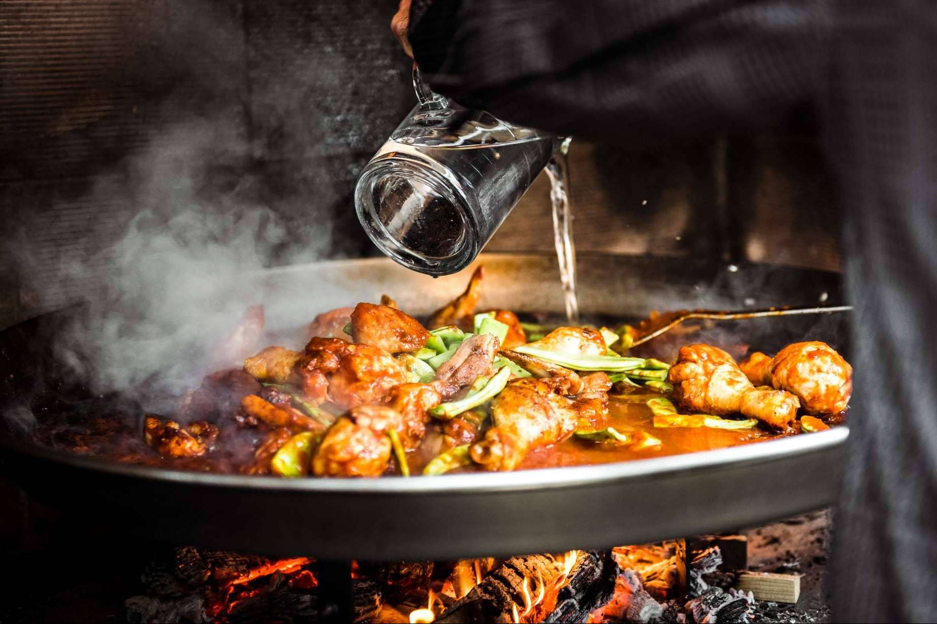 Un restaurante acogedor y familiar con servicio para llevar, La Paella de Papá