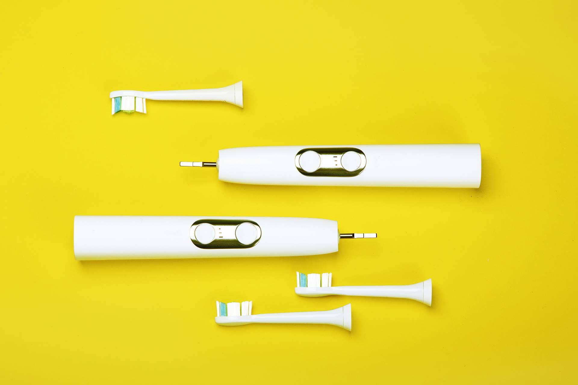 ¿Es mejor el cepillo de dientes eléctrico o el manual?, por Implant Clinics