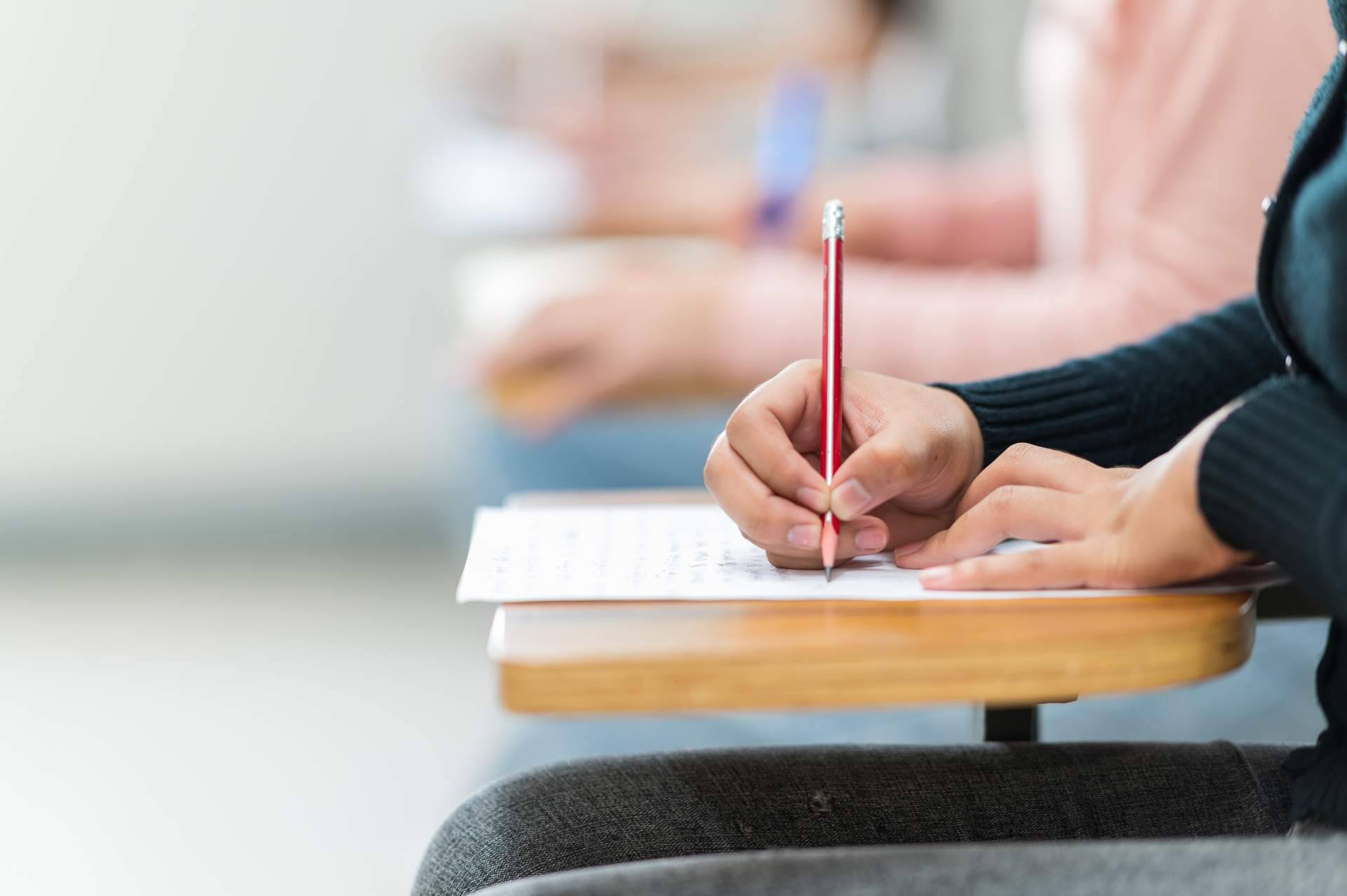 Las múltiples ventajas de preparar las oposiciones de Correos con una academia