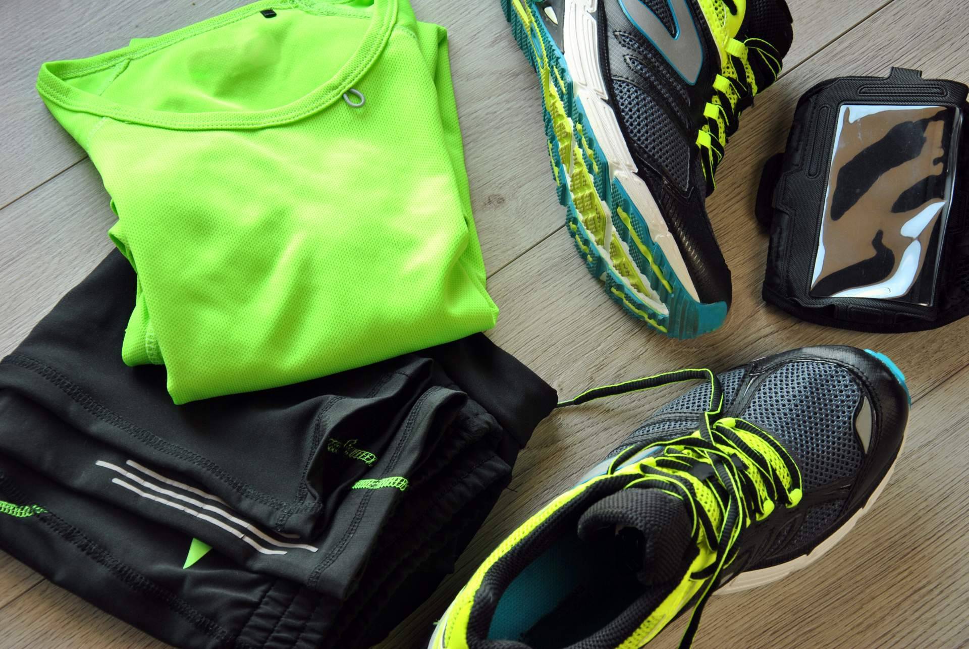 Ofertas en zapatillas de deporte y ropa deportiva en SuperChollos