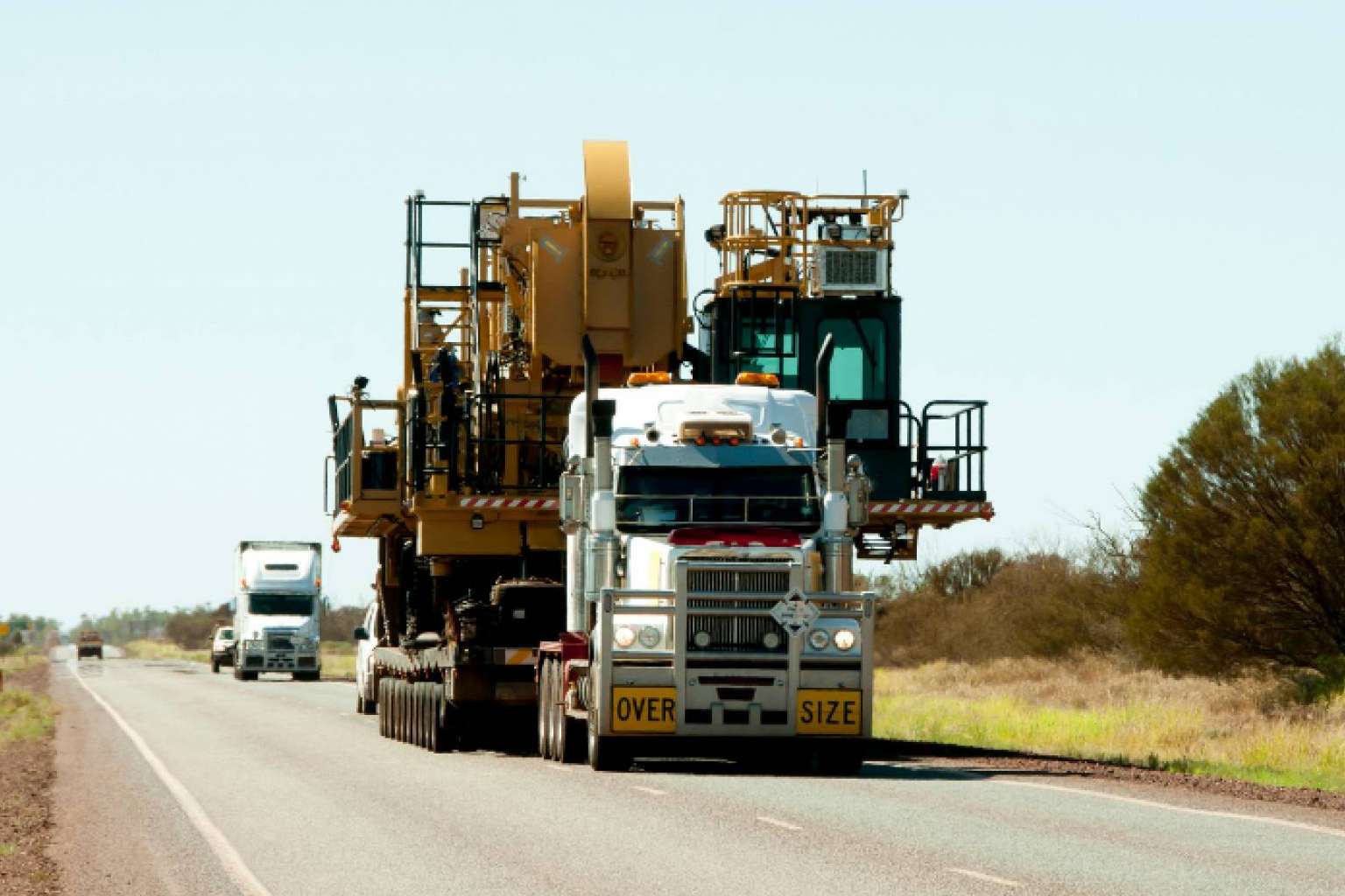 Empresa especialista en transporte de maquinaria pesada profesional con más de 30 años de experiencia, Transportamos Tu Coche