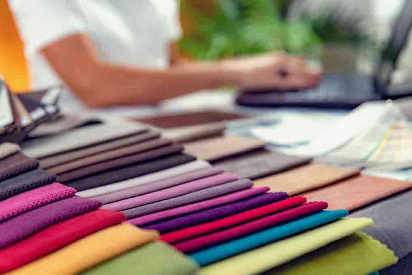 Realzar la identidad de colegios, clubes y empresas mediante los uniformes personalizados