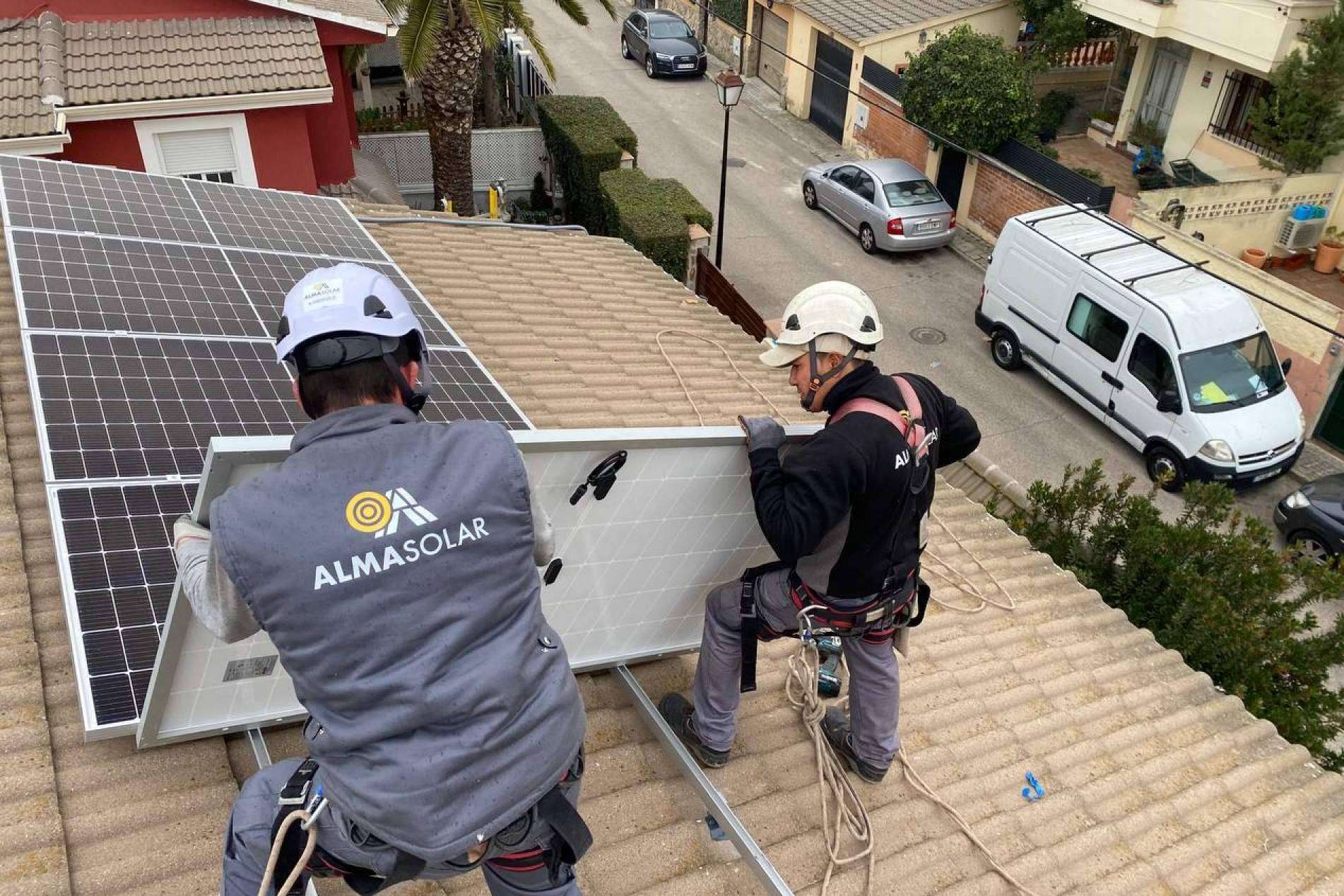 El uso de energías renovables mediante la instalación de placas solares, por Alma Solar