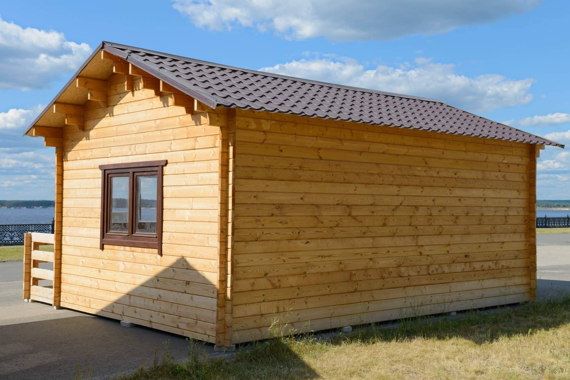 Delmader construye casas de madera, porches y pérgolas, entre otros, en todo el país