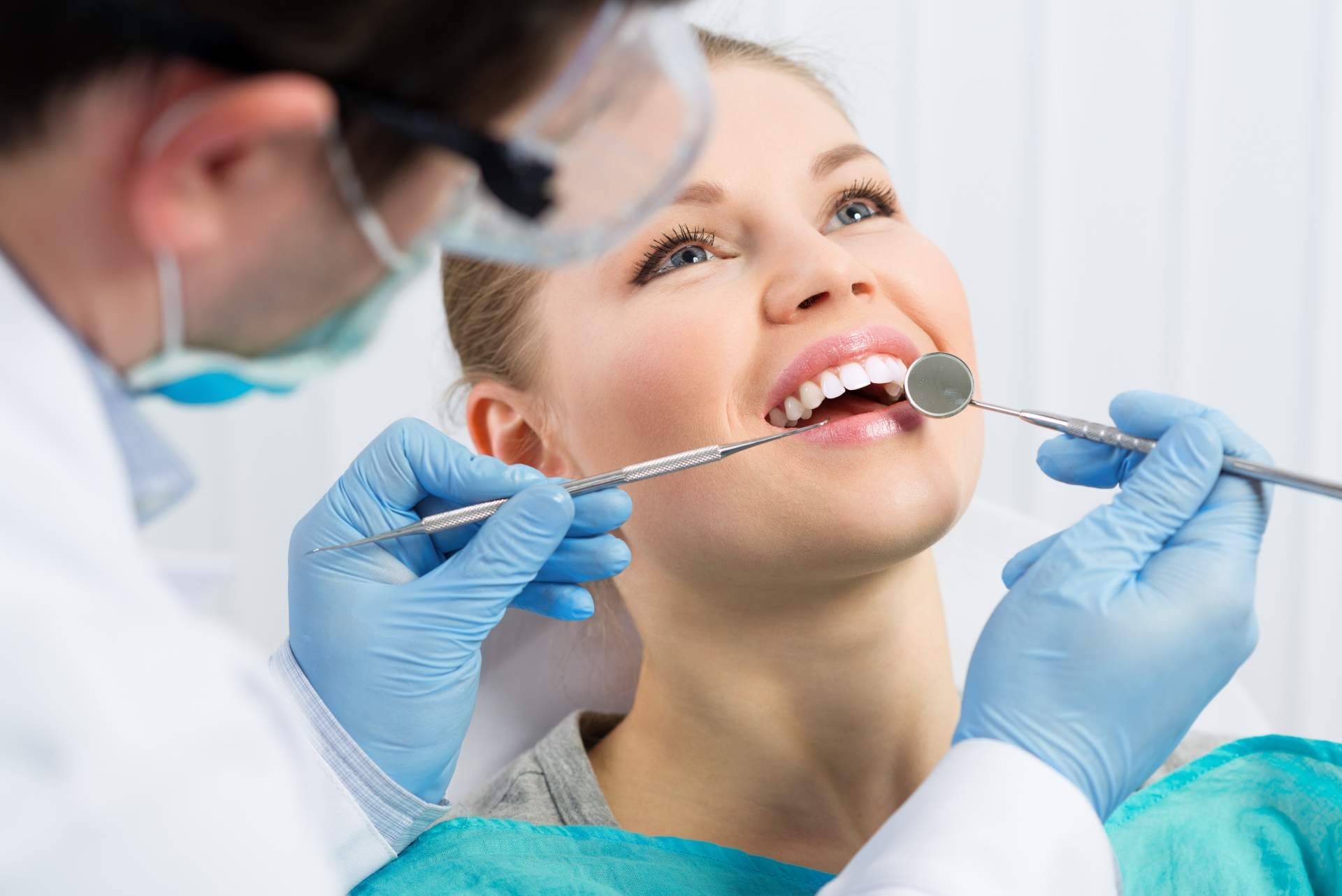 El doctor Esteban Russo dirige la sede de Doctores Dental en Puerta Bonita, distrito de Carabanchel