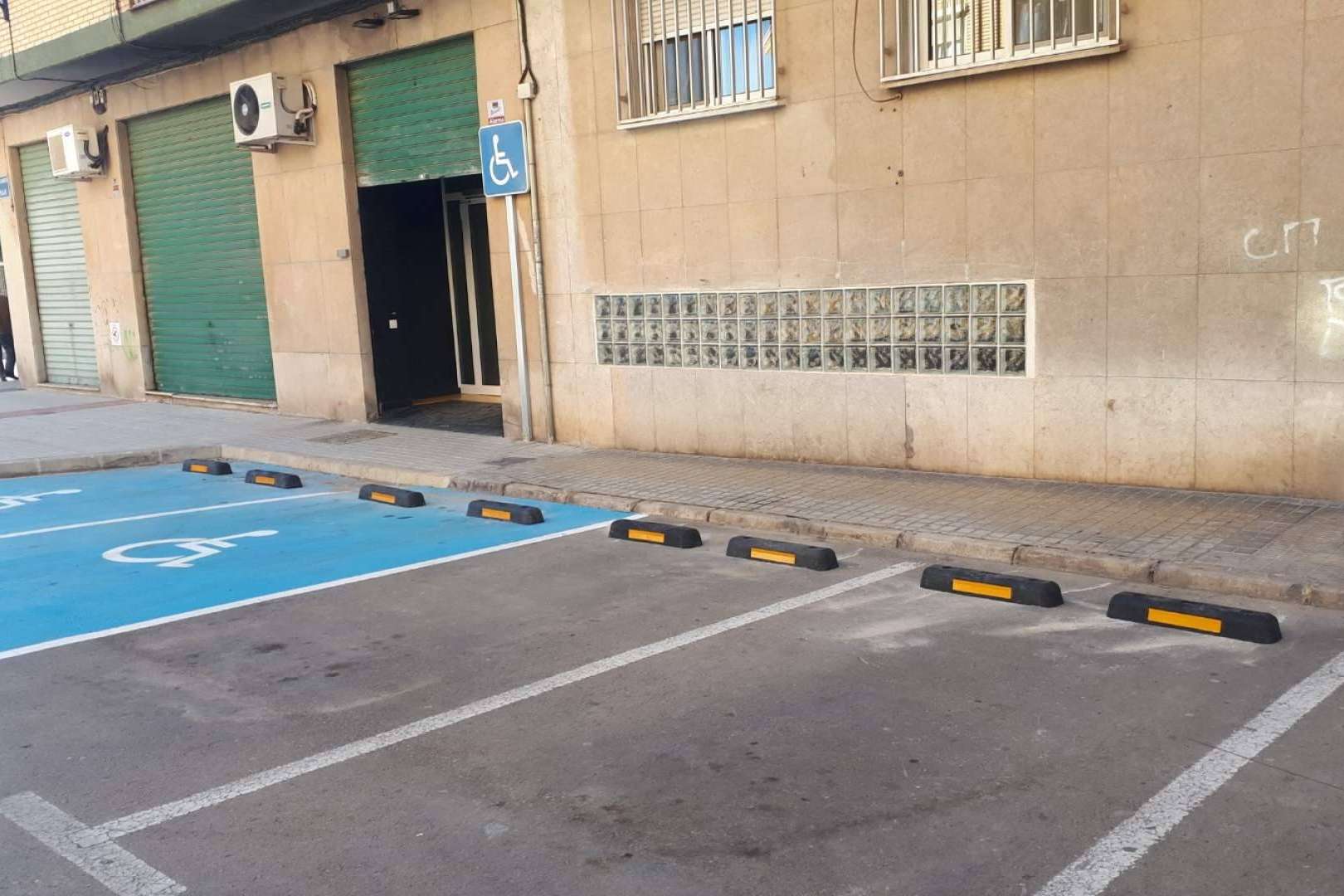 Los beneficios de usar los topes de parking de plástico 100 % reciclado de Abadecom Manufacturer SL