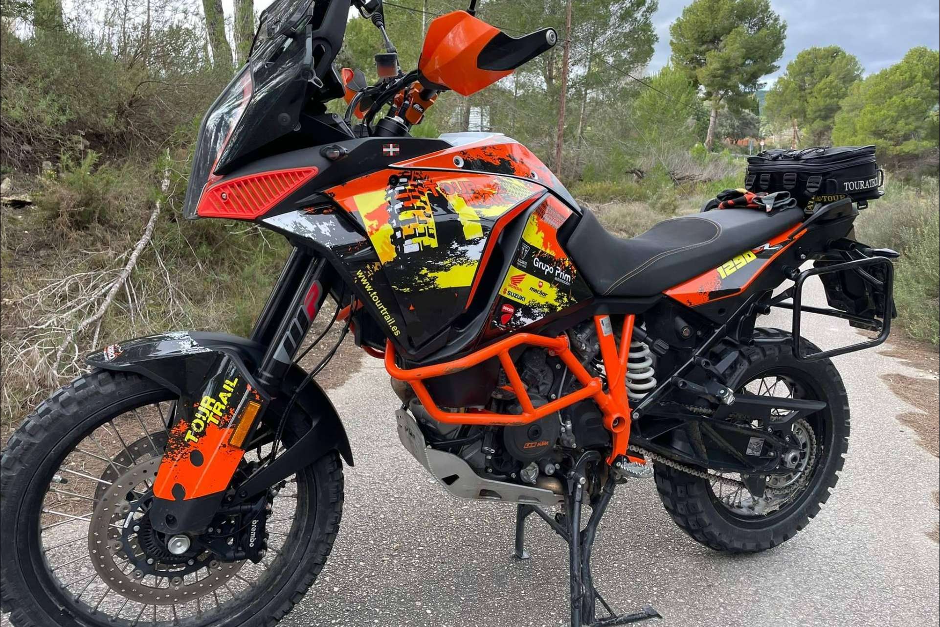 ADHESIVOSEMBARRADOS vende vinilos para motos