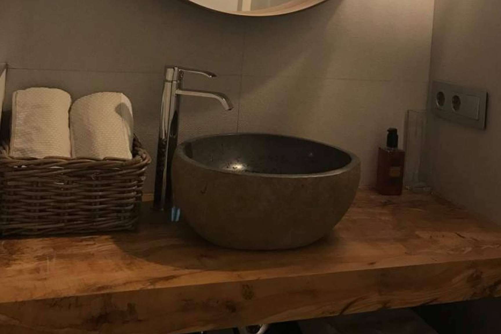 Encimeras de Olivo comercializa encimeras con madera resistente y sostenible