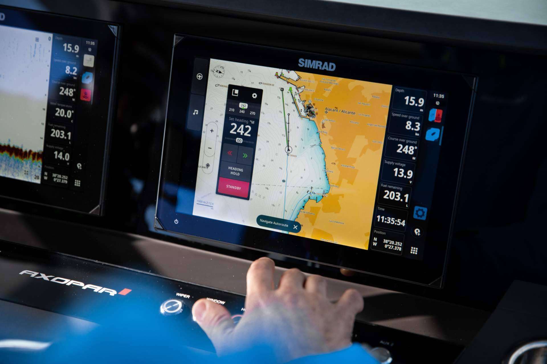 Simrad lanza la nueva serie de sondas NSX, en Equiposnauticos.com