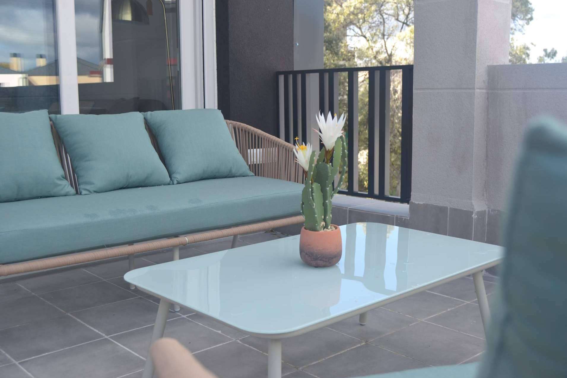Buychester ofrece muebles de jardín para crear ambientes exteriores cómodos y modernos