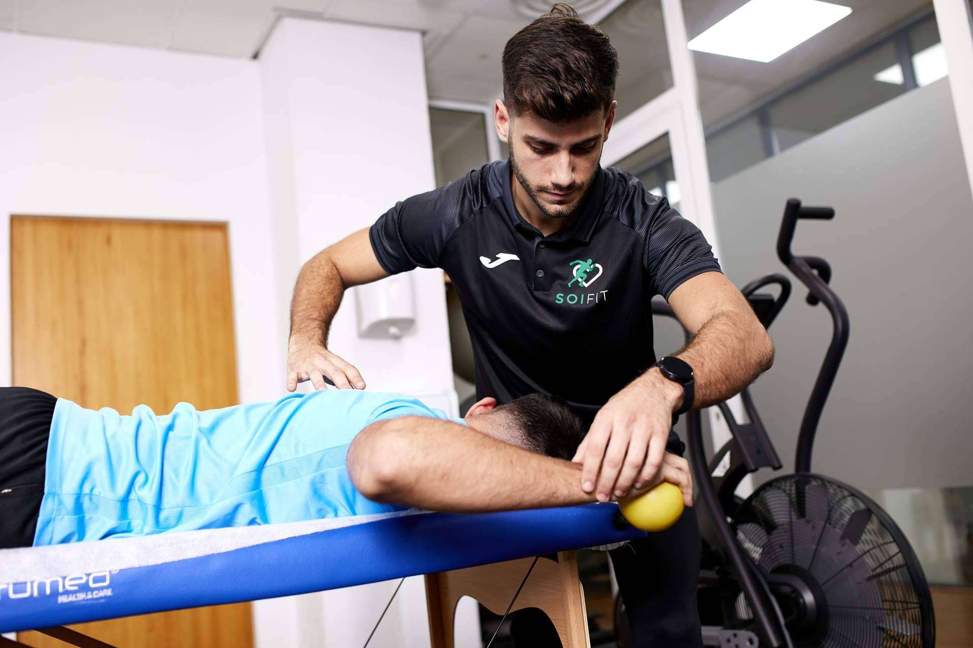 Rehabilitación con profesionales para lesiones en deportistas, con Soifit