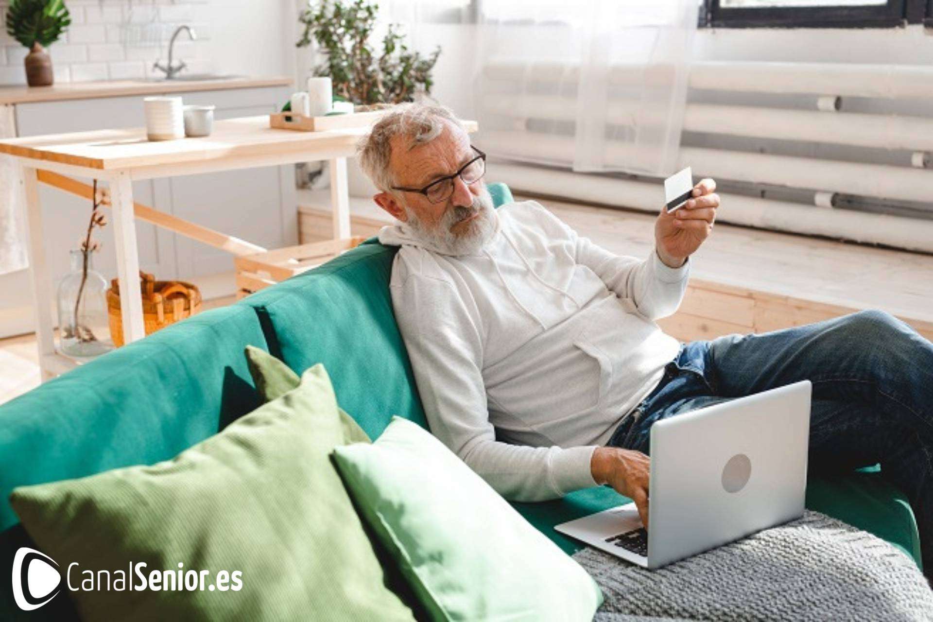 El curso online de Canal Sénior permite a la comunidad sénior adquirir el conocimiento y las competencias digitales necesarias para realizar trámites telemáticos
