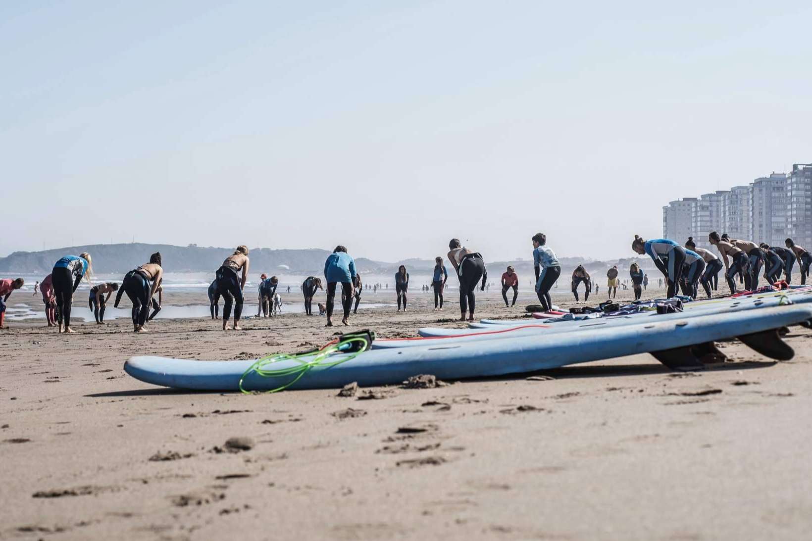 Clases para personas de todas las edades de la mano del surfcamp Las Dunas