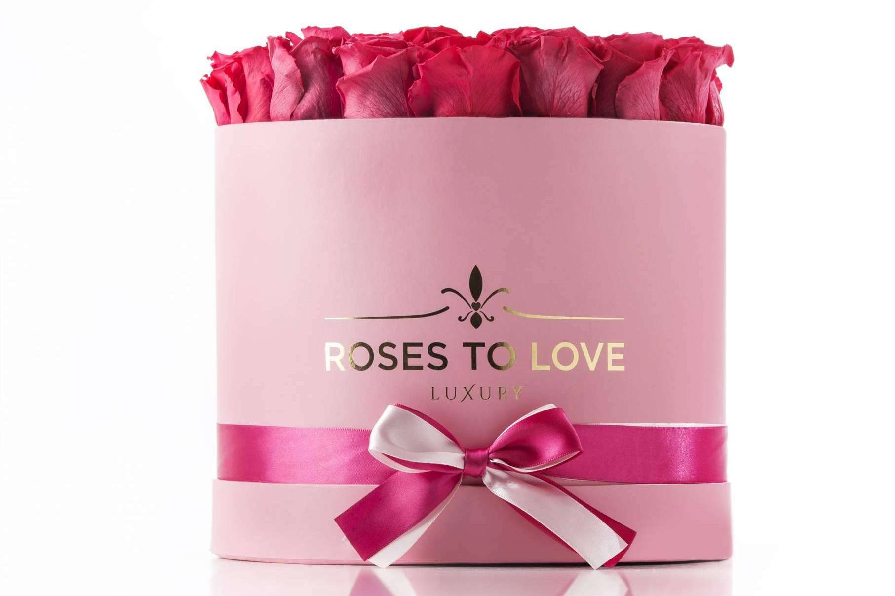 La empresa ROSES TO LOVE ofrece un nuevo modelo de decoración floral con rosas preservadas