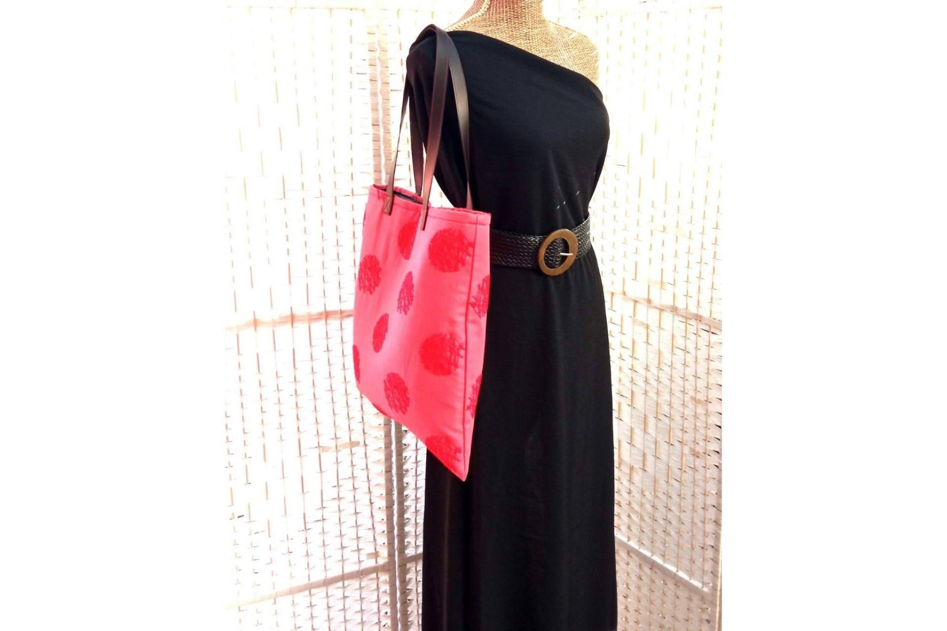 Inirt Atelier ofrece bolso tote bag único y confeccionado a mano