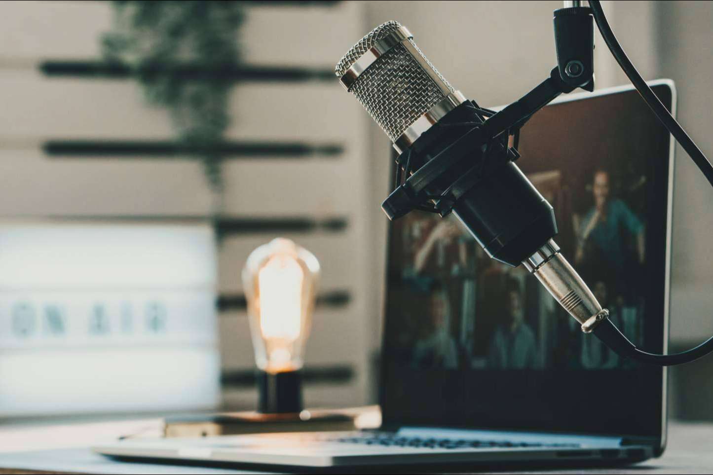 ¿Cómo hacer un podcast para una empresa?, por CursosPodcast.com